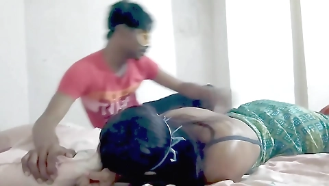 Step Chacha Ne Bhatiji Ko Saree Petticoat Uthaya Or Ghapagap Chod Diya
