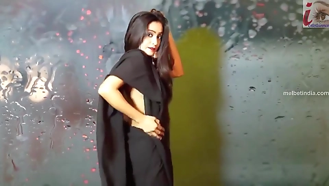 Black Saree Wali
