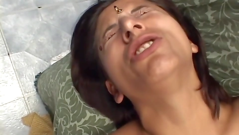 Threesome Hardcore Indian Fucking Mature Slut Pussy Nailed