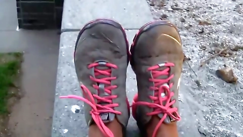 AFTER-WORKOUT HOT STINKY SNEAKERS!!!